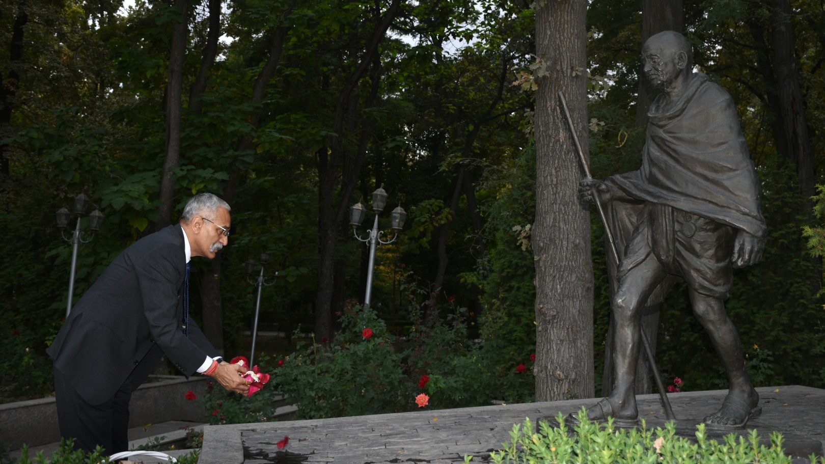 Deputy National Security Advisor of India Shri Pankaj Kumar Singh paid floral tributes at Mahatma Gandhi Memorial