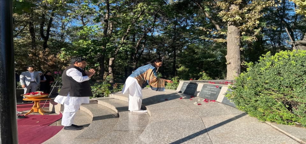 On the occasion of Gandhi Jayanti and International Day of Non-Violence,  Ambassador Singh, Ms. Richa Rao, Team India members and Kyrgyz Friends of India paid floral tributes at the statue of Mahatma Gandhi located at ‘Mahatma Gandhi” Memorial Complex, Bishkek